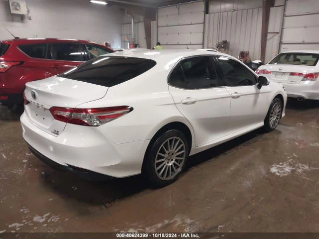 Toyota Camry XLE HYBRID, снимка 7 - Автомобили и джипове - 48416739