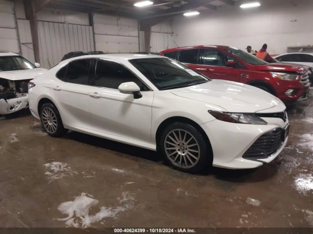 Toyota Camry XLE HYBRID, снимка 4 - Автомобили и джипове - 48416739