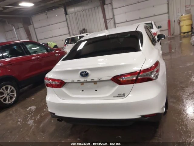 Toyota Camry XLE HYBRID, снимка 2 - Автомобили и джипове - 48416739