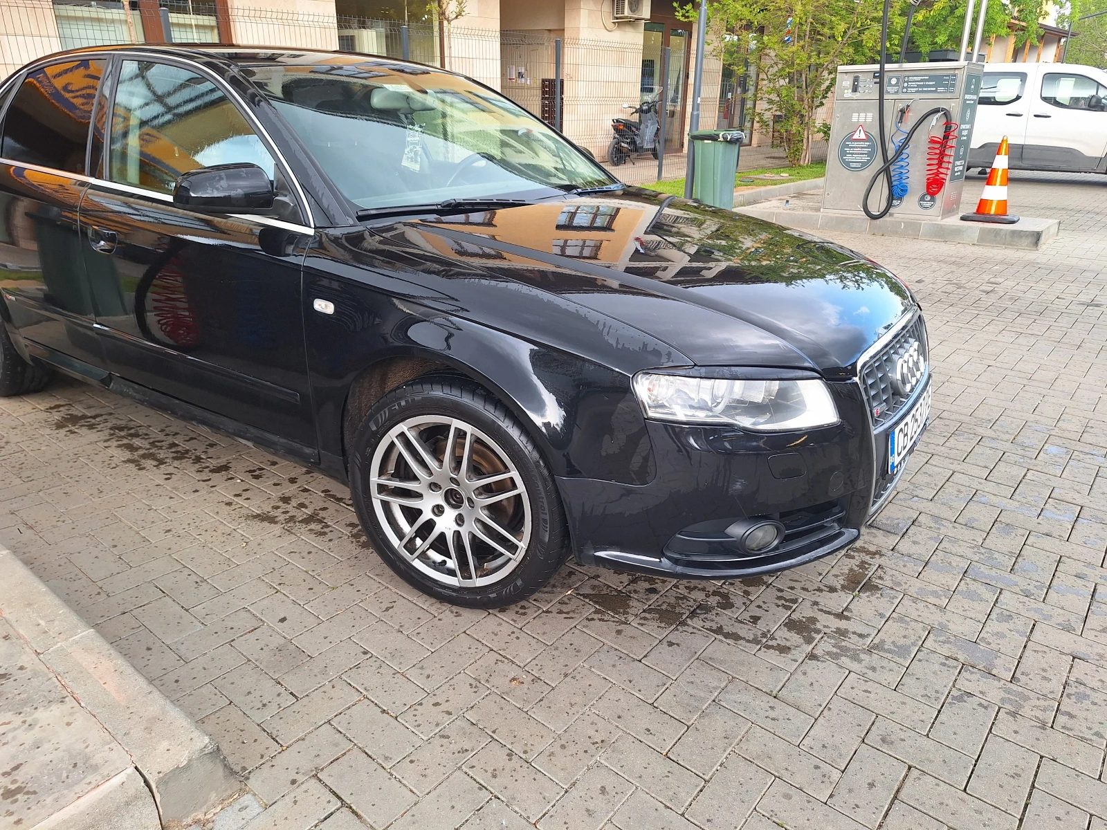 Audi A4 2.0 - изображение 2