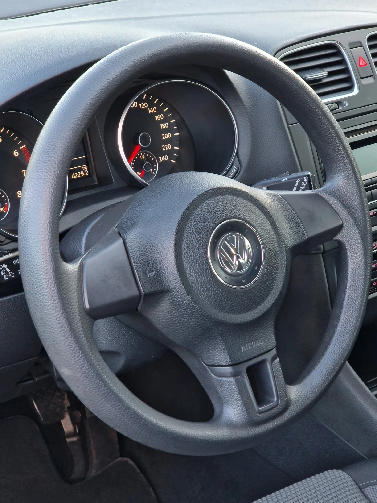 VW Golf 1.6i 102к.с. Газов инжекцион  - изображение 7