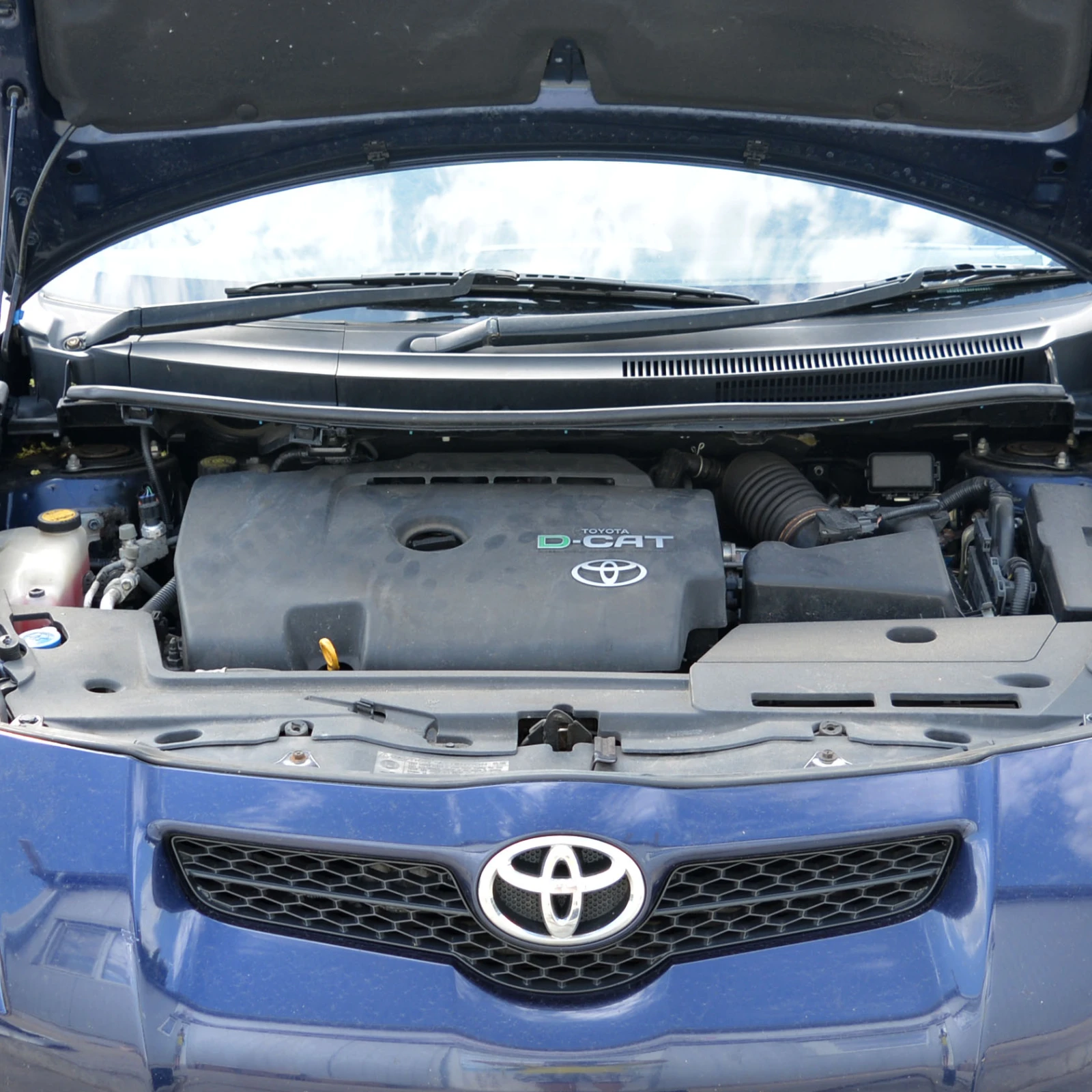 Toyota Auris 2.2 D-CAT - изображение 7
