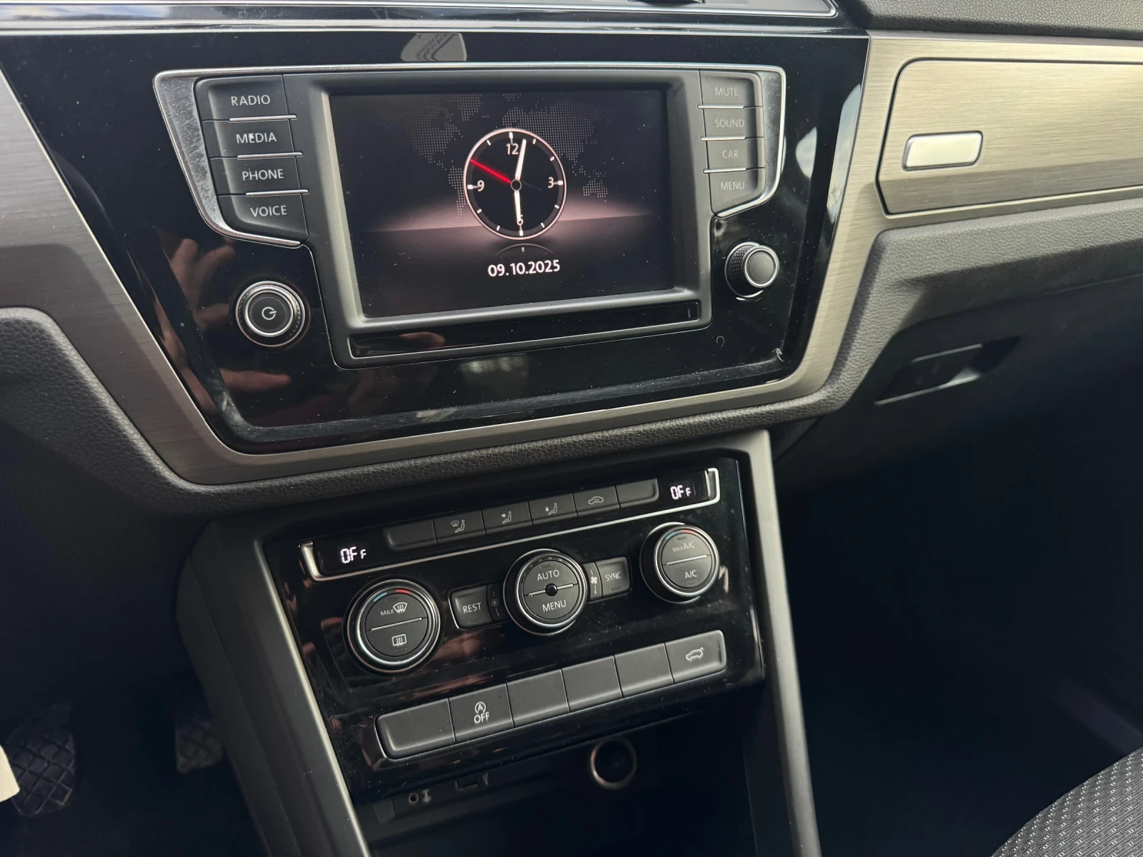 VW Touran 1.6TDI* 116* 6+ 1 - изображение 8