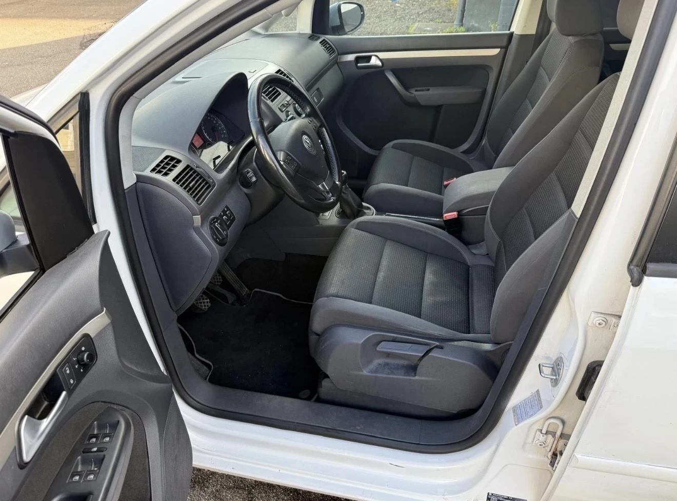 VW Touran ОЧАКВАН ВНОС 2007г. 1.9 ТДИ - изображение 8