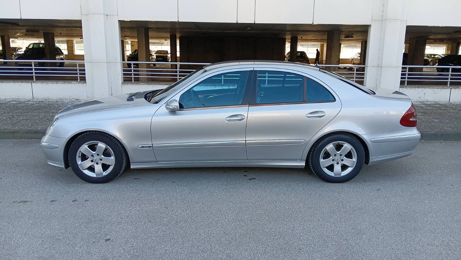 Mercedes-Benz E 220  - изображение 3