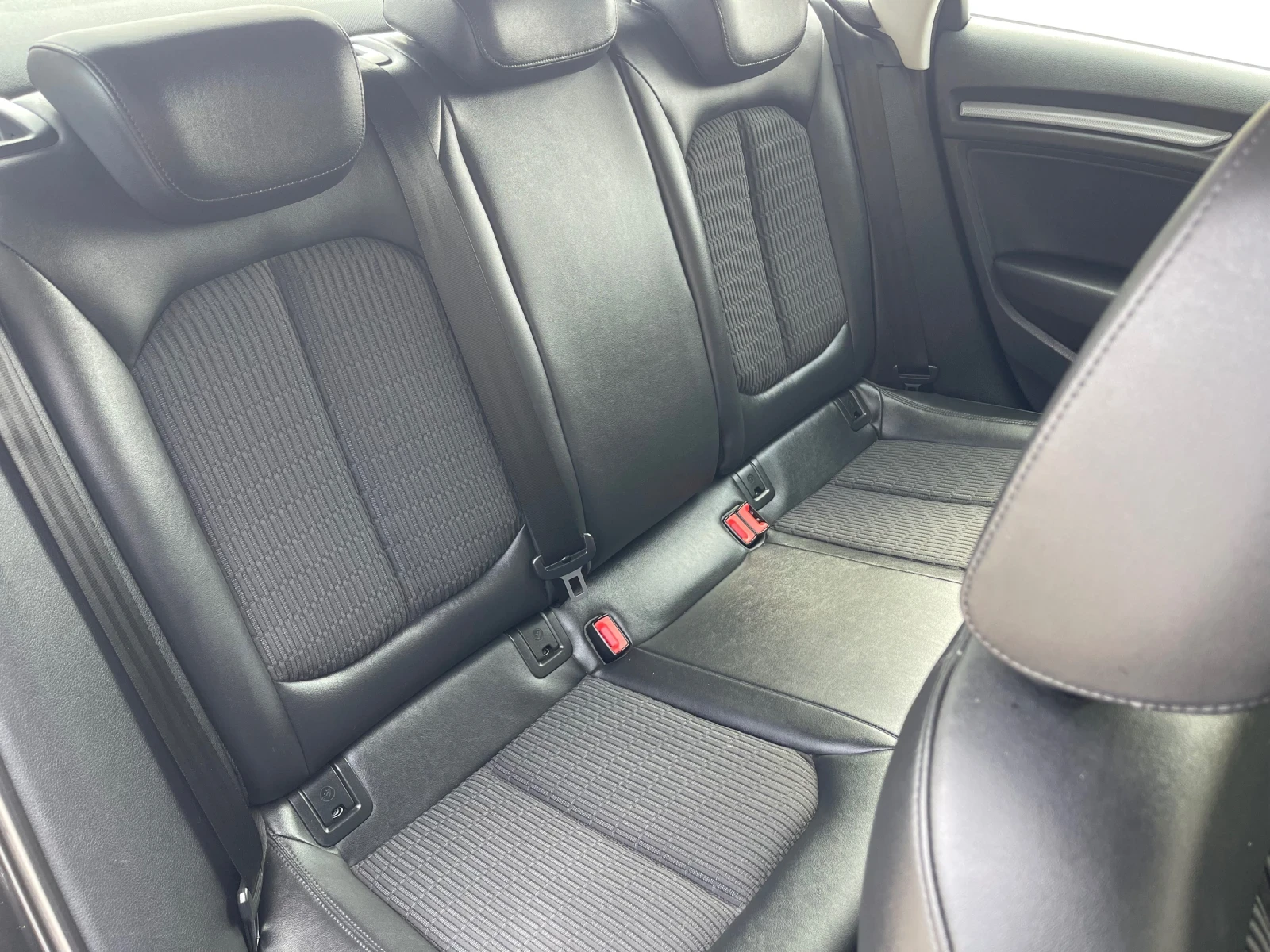 Audi A3 SPORTBACK 1.6 TDI 105 К.С. ЧИСТО НОВ СЪЕДИНИТЕЛ, снимка 10 - Автомобили и джипове - 54081949