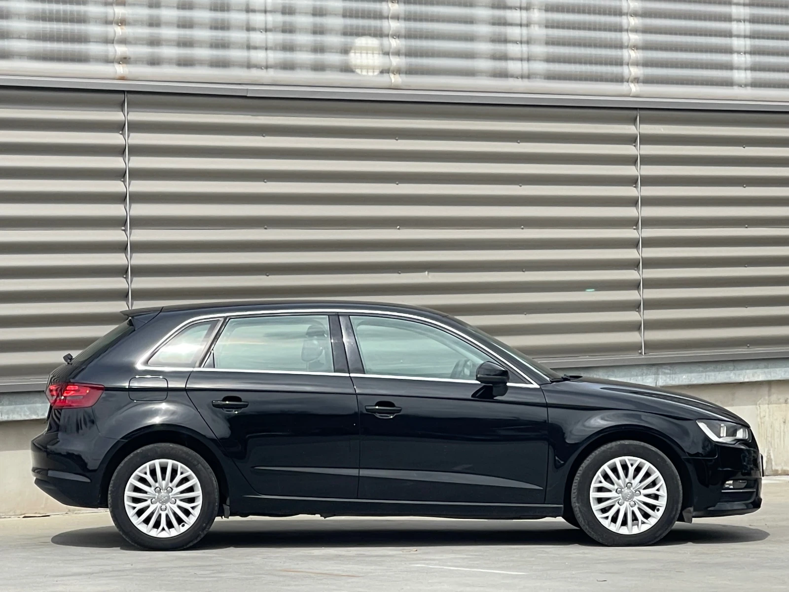 Audi A3 SPORTBACK 1.6 TDI 105 К.С. ЧИСТО НОВ СЪЕДИНИТЕЛ, снимка 8 - Автомобили и джипове - 54081949