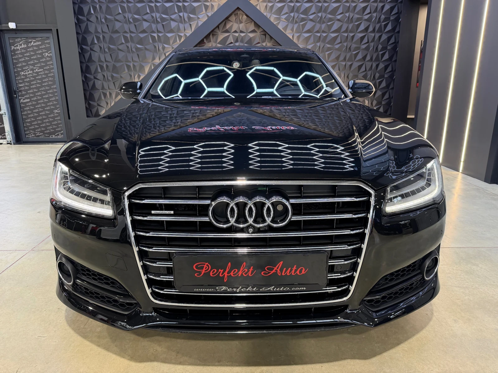 Audi A8 4.2 TDI QUATTRO* FULL ЕКСТРИ* BOSE* MATRIX* ШИБЕДА, снимка 2 - Автомобили и джипове - 54366431