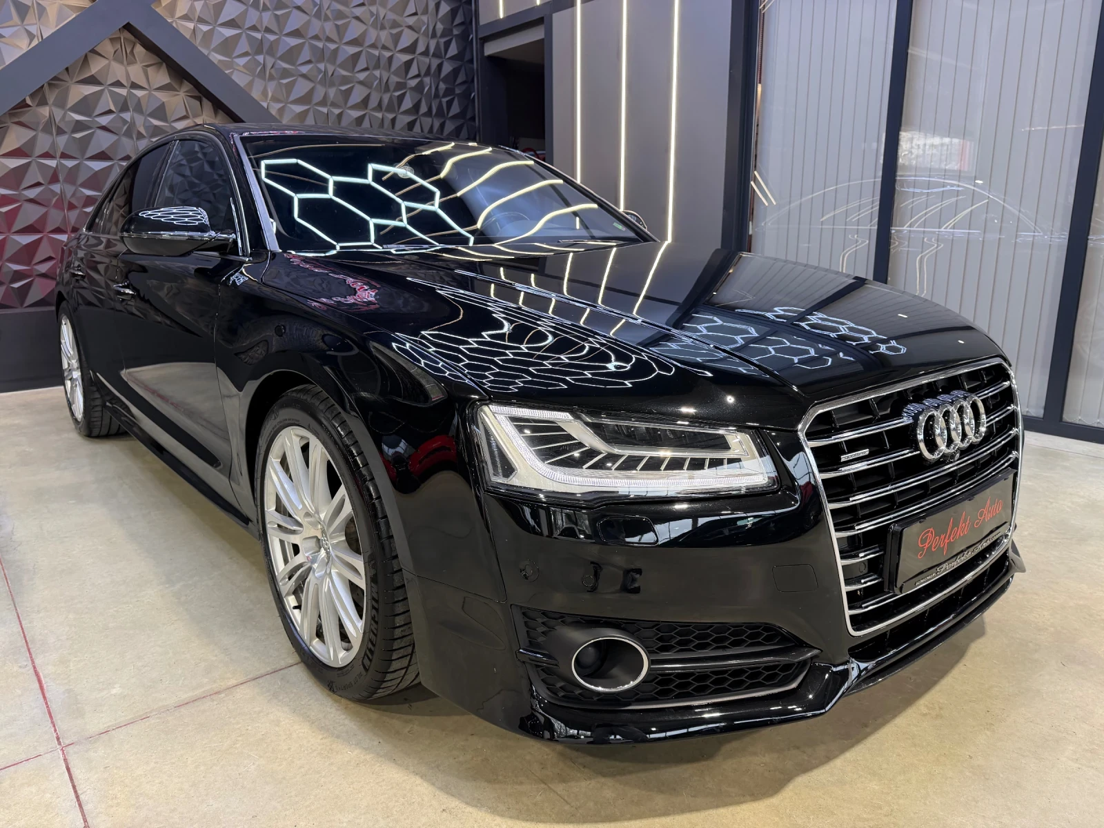Audi A8 4.2 TDI QUATTRO* FULL ЕКСТРИ* BOSE* MATRIX* ШИБЕДА