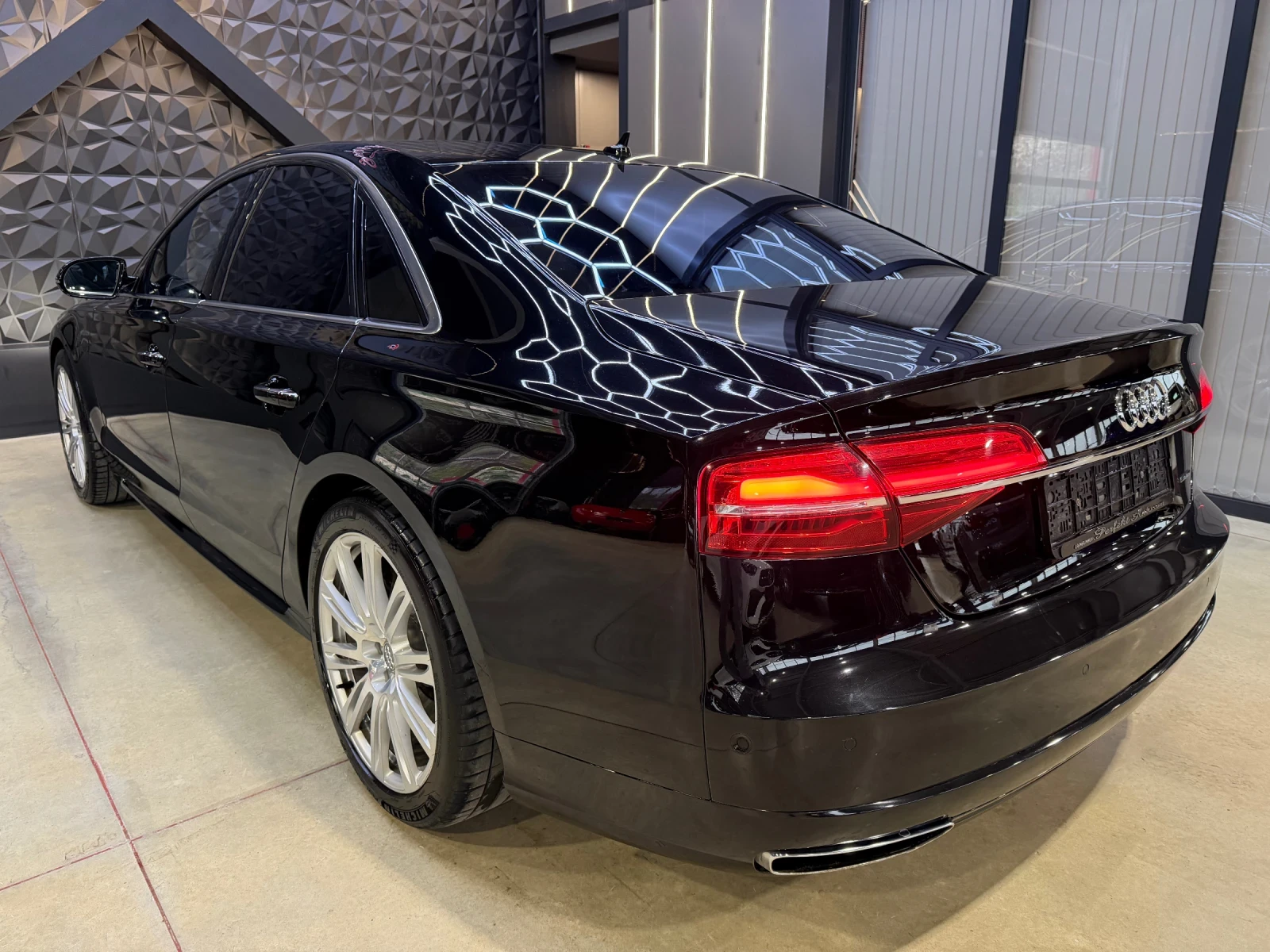Audi A8 4.2 TDI QUATTRO* FULL ЕКСТРИ* BOSE* MATRIX* ШИБЕДА, снимка 3 - Автомобили и джипове - 54366431