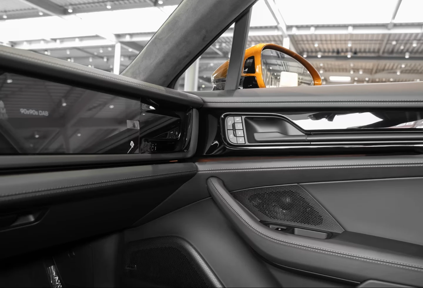 Porsche Panamera TURBO* E-HYBRID* HYPER* PANO* DISTR* 360CAM* , снимка 13 - Автомобили и джипове - 55097718