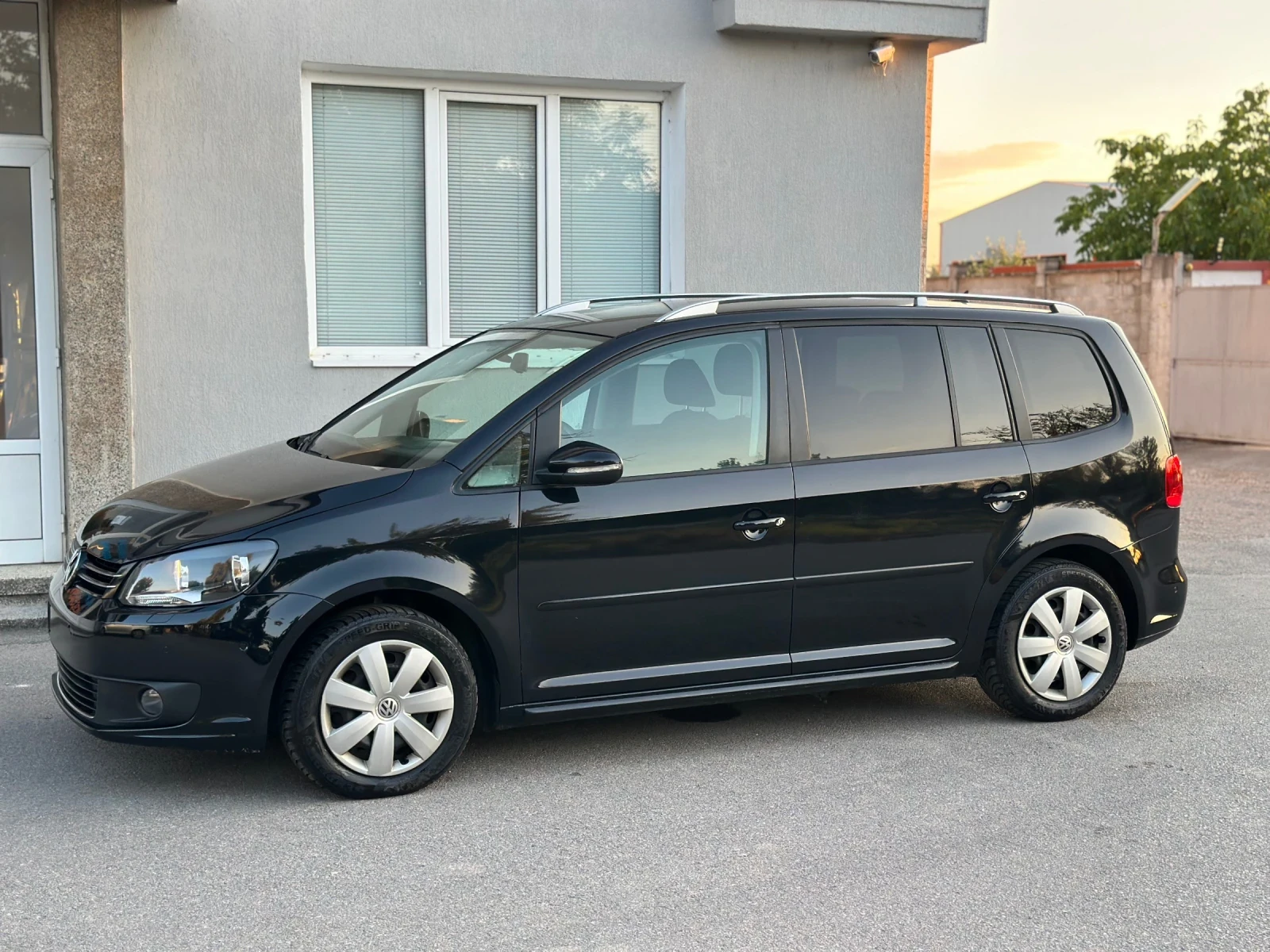 VW Touran Highline, снимка 5 - Автомобили и джипове - 55167663
