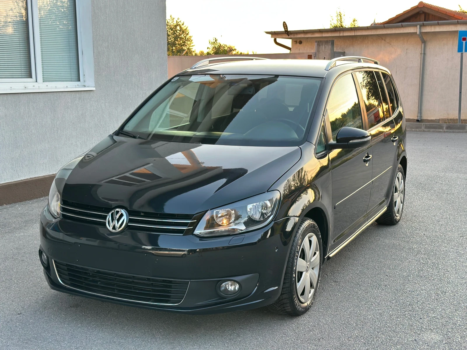 VW Touran Highline, снимка 3 - Автомобили и джипове - 55167663