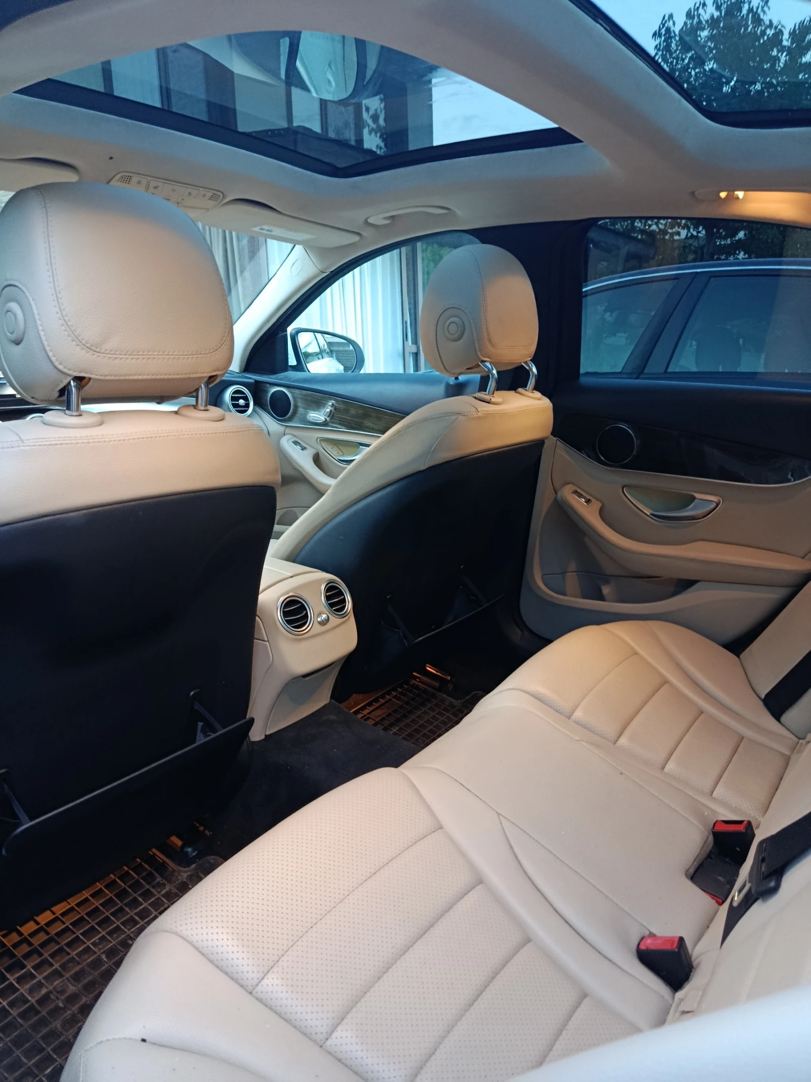 Mercedes-Benz C 300 4MATIC, снимка 8 - Автомобили и джипове - 56184486