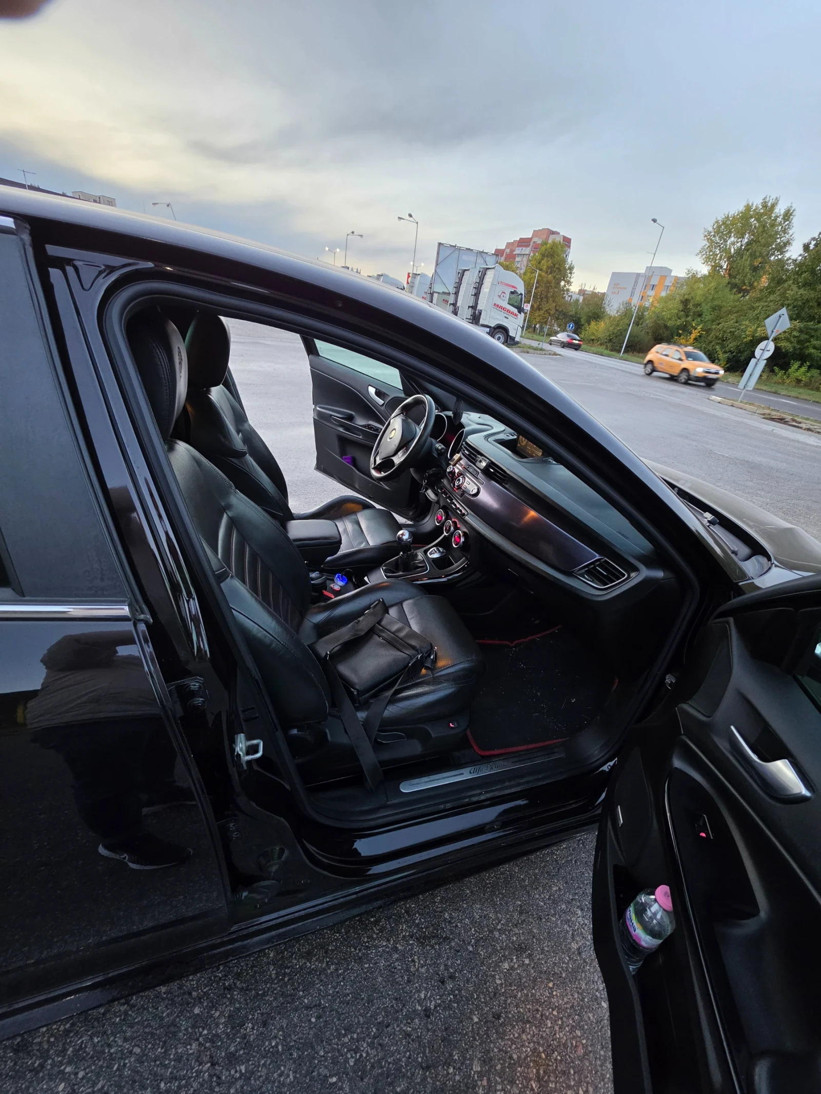 Alfa Romeo Giulietta, снимка 14 - Автомобили и джипове - 56254353