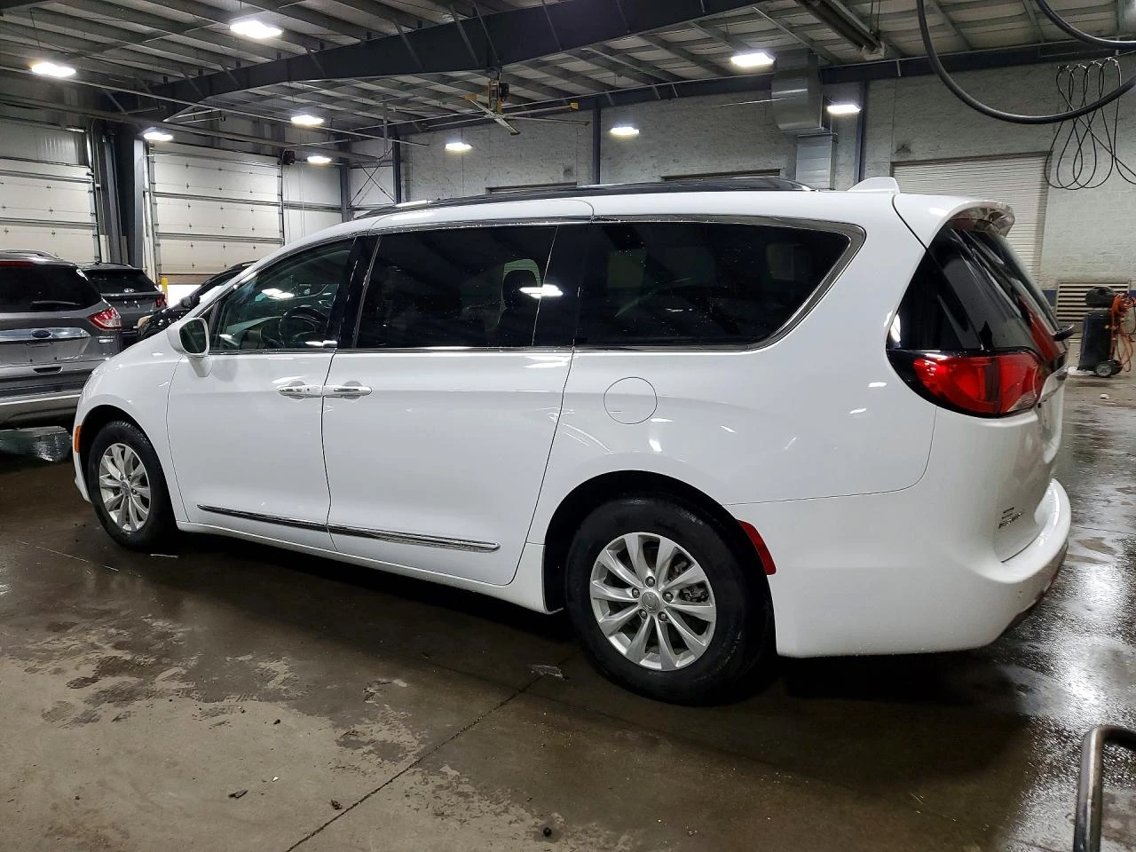 Chrysler Pacifica 3.6l Touring L, снимка 2 - Автомобили и джипове - 56485606