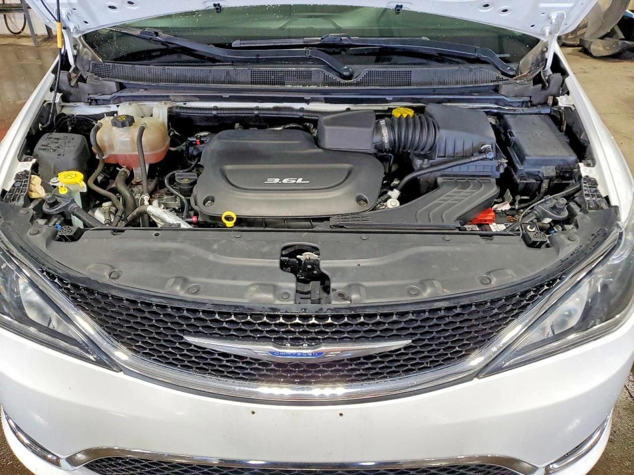 Chrysler Pacifica 3.6l Touring L, снимка 12 - Автомобили и джипове - 56485606