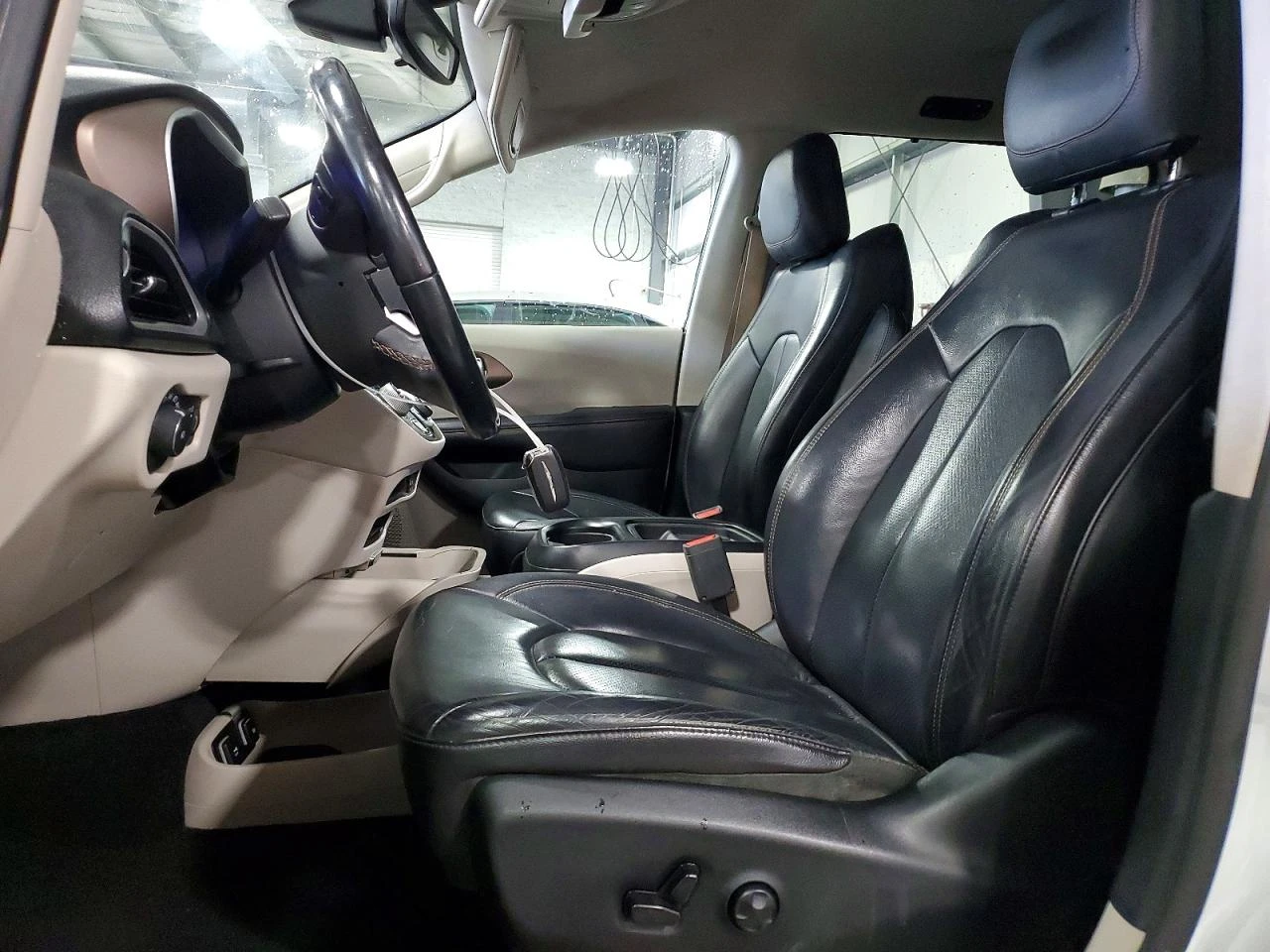 Chrysler Pacifica 3.6l Touring L, снимка 7 - Автомобили и джипове - 56485606