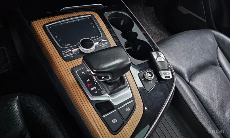 Audi Q7, снимка 9 - Автомобили и джипове - 52724756