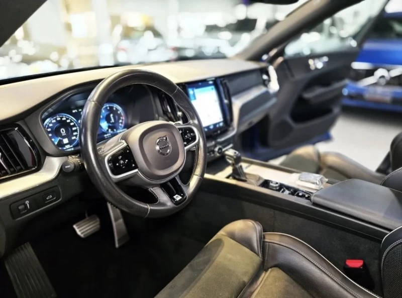Volvo XC60 T6 R-Design, снимка 5 - Автомобили и джипове - 52855839