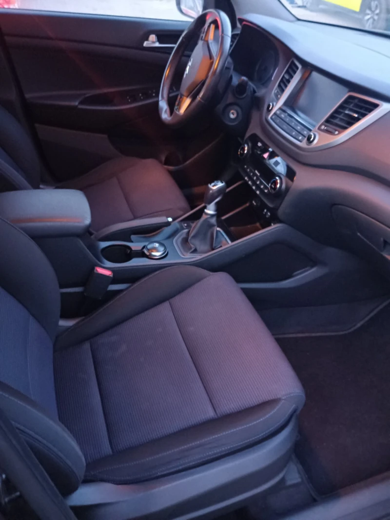 Hyundai IX35, снимка 9 - Автомобили и джипове - 52893410