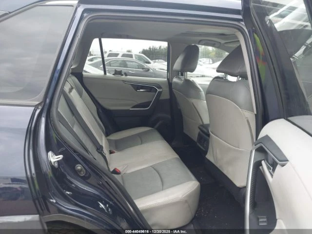 Toyota Rav4 XLE PREMIUM* Кожа* Камера* Пано* м.Точка* БЕЗ ЩЕТА, снимка 10 - Автомобили и джипове - 53214287