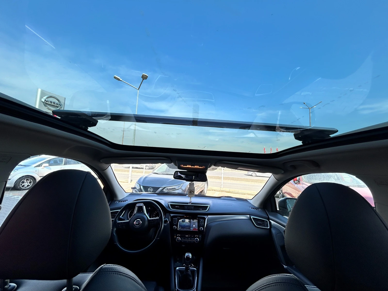 Nissan Qashqai 1.5 dCi N-Connecta 6M/T, снимка 7 - Автомобили и джипове - 53715615