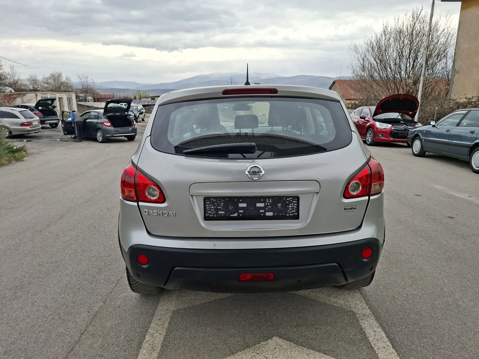 Nissan Qashqai 1.6 BENZI , снимка 6 - Автомобили и джипове - 53902261