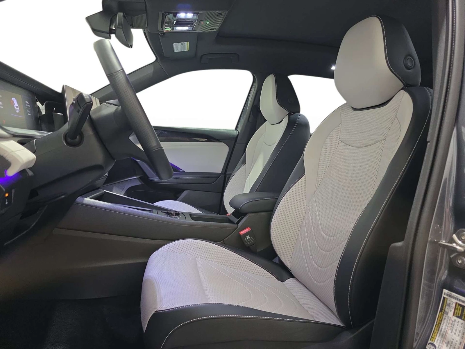VW Tiguan  R-Line Black Edition 4MOTION / ЦЕНА ДО БГ , снимка 13 - Автомобили и джипове - 54980636