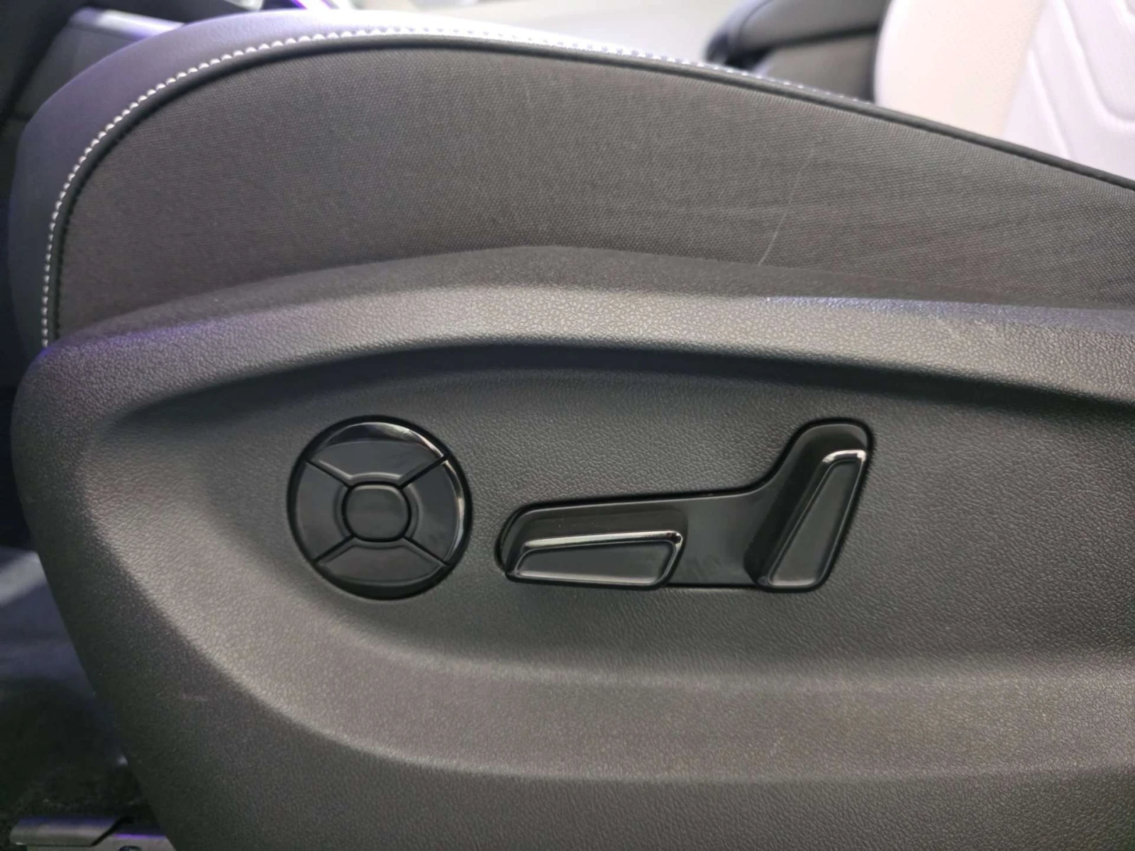 VW Tiguan  R-Line Black Edition 4MOTION / ЦЕНА ДО БГ , снимка 14 - Автомобили и джипове - 54980636