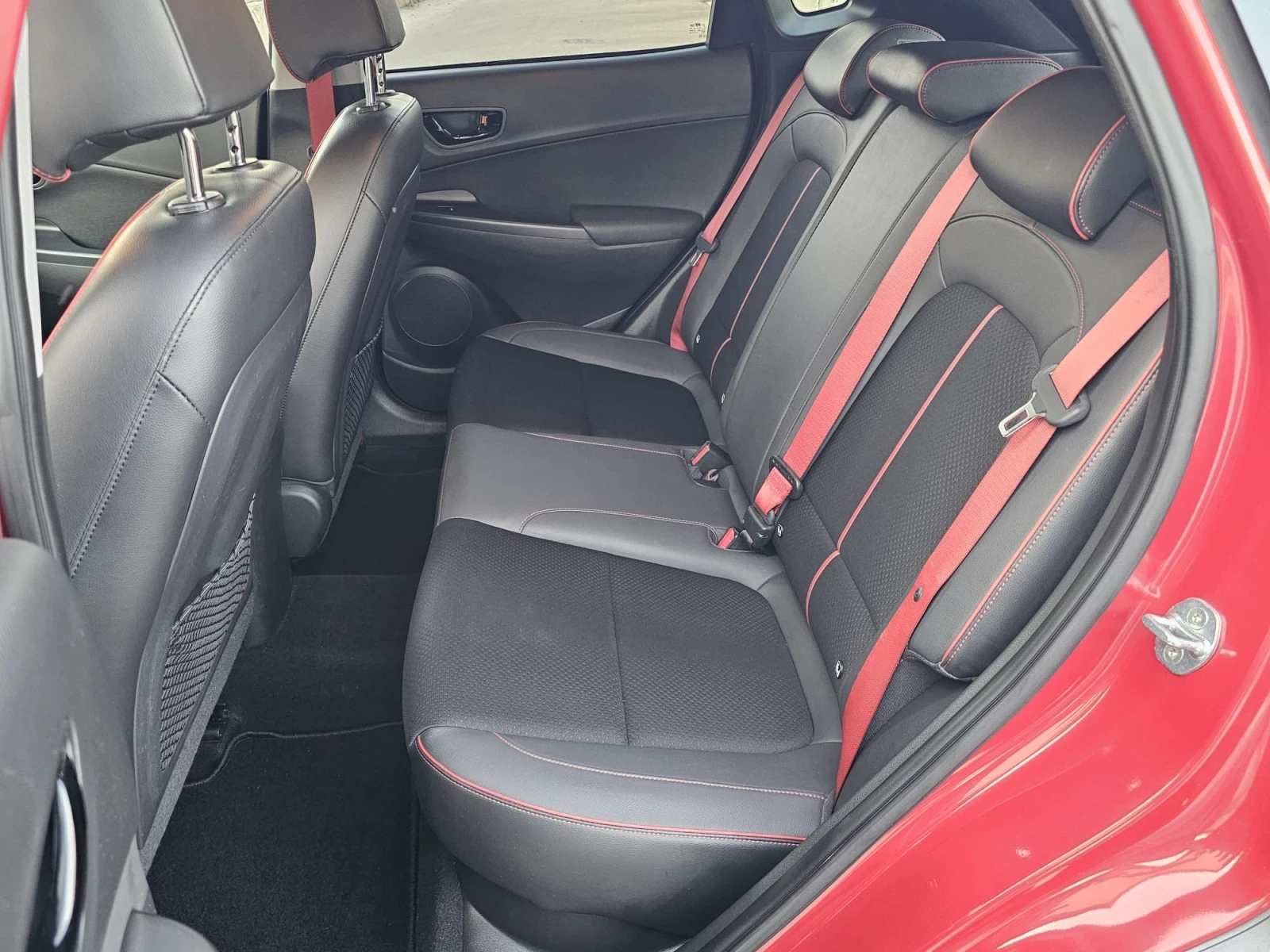 Hyundai Kona 1.6 T-GDI/177кс./4WD, снимка 13 - Автомобили и джипове - 55077271