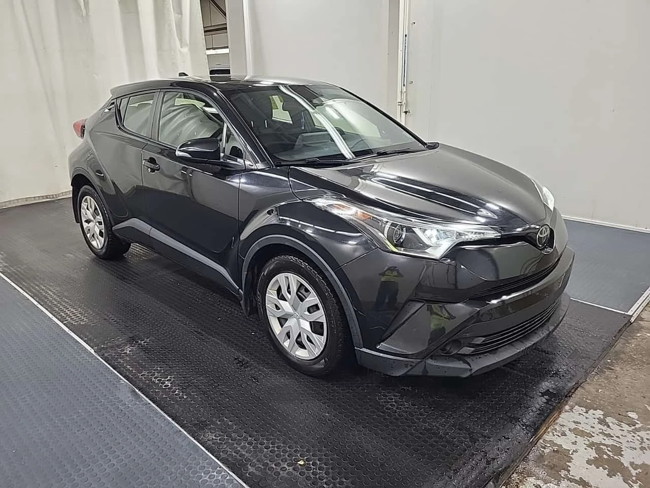 Toyota C-HR * FWD * CARFAX * ОПЦИЯ ЗА ФИНАНСИРАНЕ, снимка 3 - Автомобили и джипове - 55684372