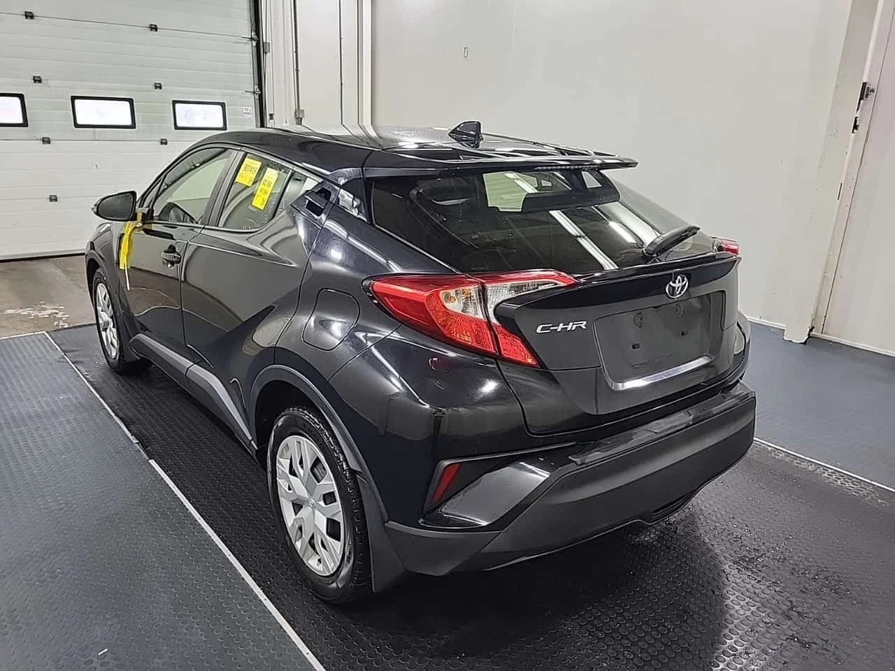 Toyota C-HR * FWD * CARFAX * ОПЦИЯ ЗА ФИНАНСИРАНЕ, снимка 2 - Автомобили и джипове - 55684372