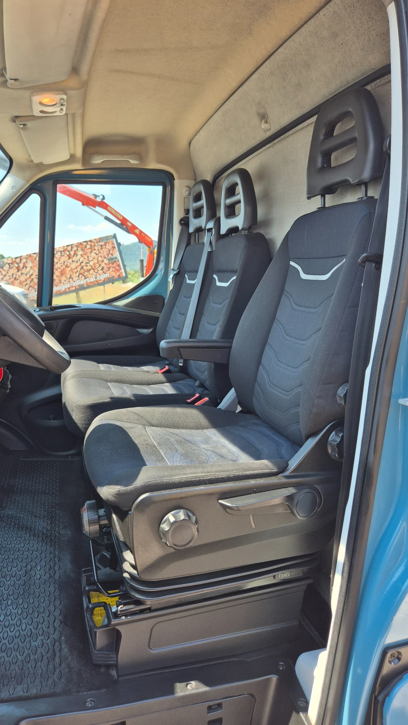 Iveco Daily 35s18* HI-MATIC* БОРД* КЛИМА* ШВЕЙЦАРИЯ* , снимка 11 - Бусове и автобуси - 55559776