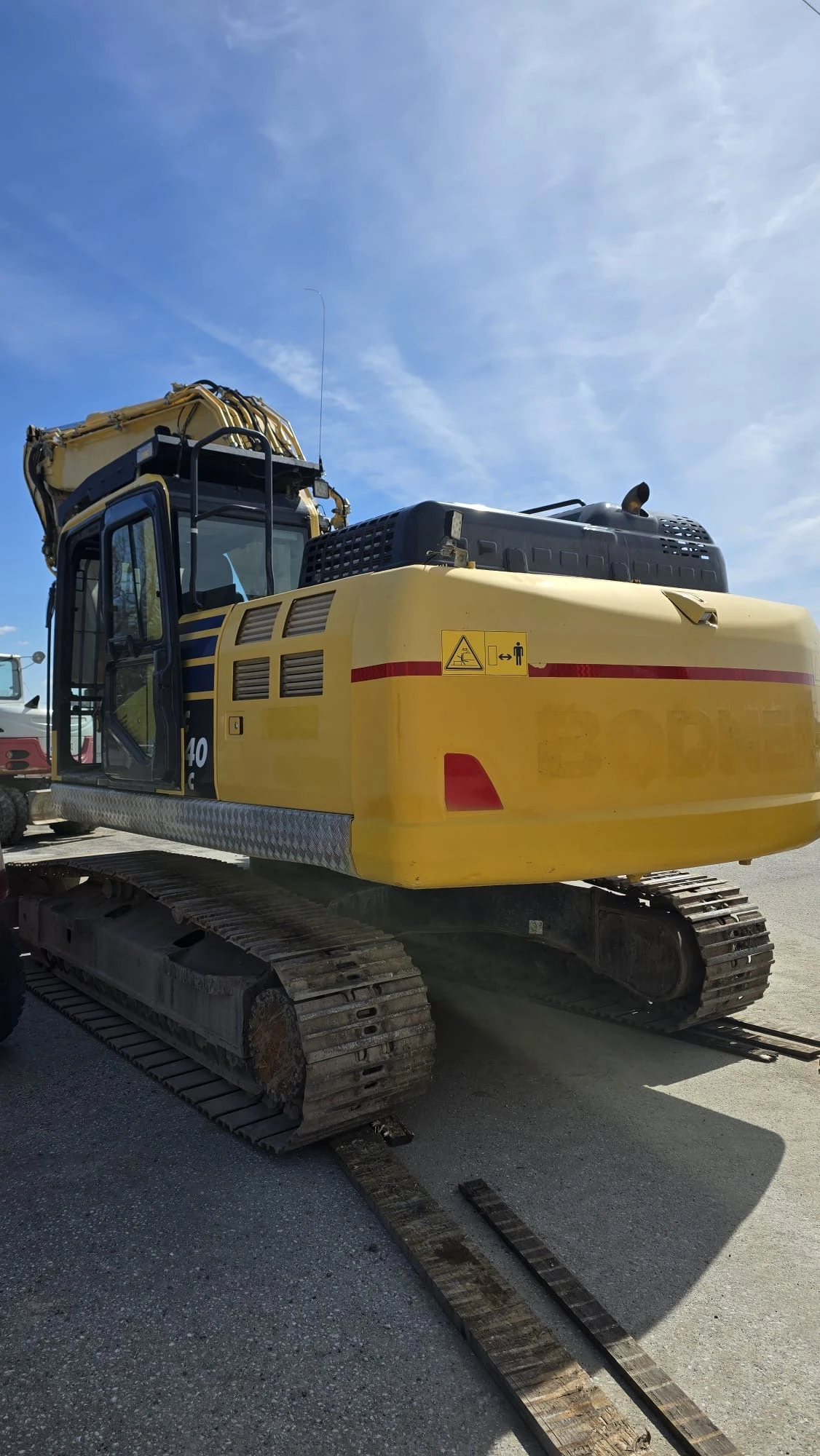 Багер Komatsu PC 210 NLC-11 ДВЕ КОФИ ЛИЗИНГ, снимка 10 - Индустриална техника - 54764144