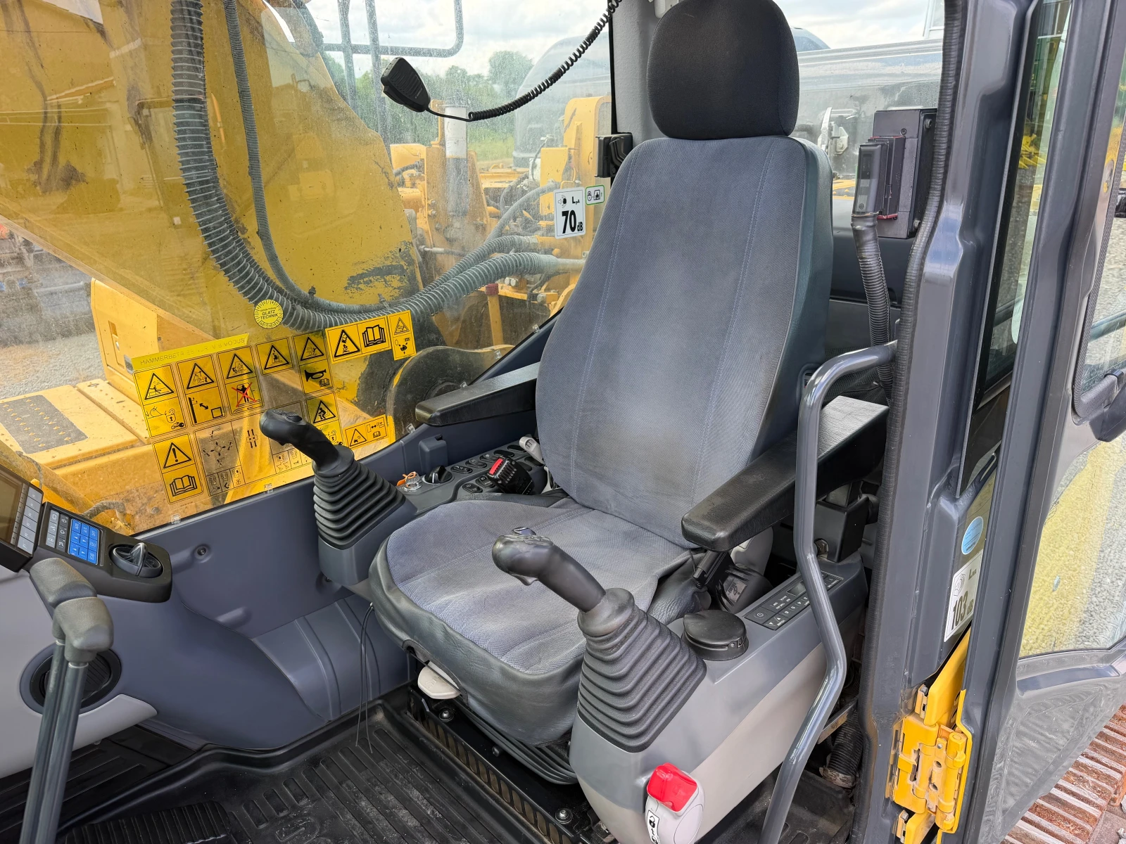 ����� Komatsu PC 240 NLC-11 ��� ���� ������ | Mobile.bg � ����������� 11