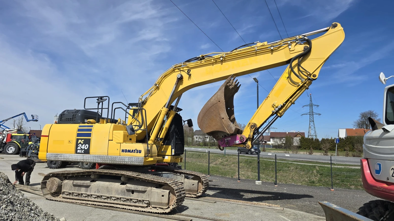 Багер Komatsu PC 210 NLC-11 ДВЕ КОФИ ЛИЗИНГ, снимка 2 - Индустриална техника - 54764144
