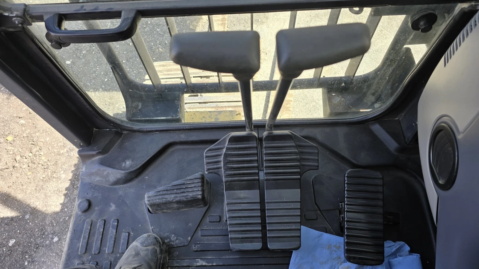 Багер Komatsu PC 210 NLC-11 ДВЕ КОФИ ЛИЗИНГ, снимка 4 - Индустриална техника - 54764144