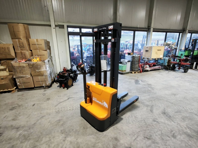 Електрокар Komatsu Чисто нов 1500кг 3 метра 