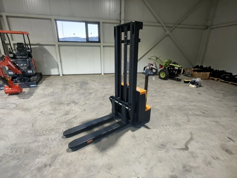 Електрокар Komatsu Чисто нов 1500кг 3 метра , снимка 2 - Индустриална техника - 52941901