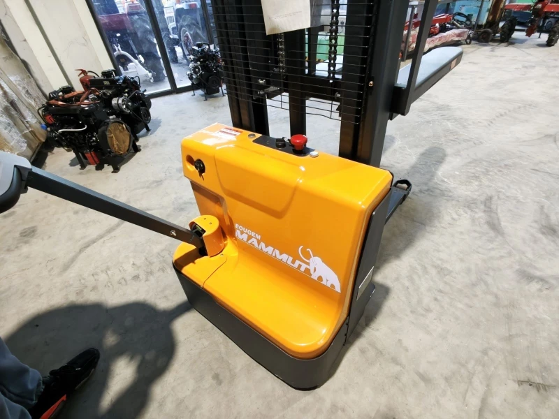 Електрокар Komatsu Чисто нов 1500кг 3 метра , снимка 4 - Индустриална техника - 52941901