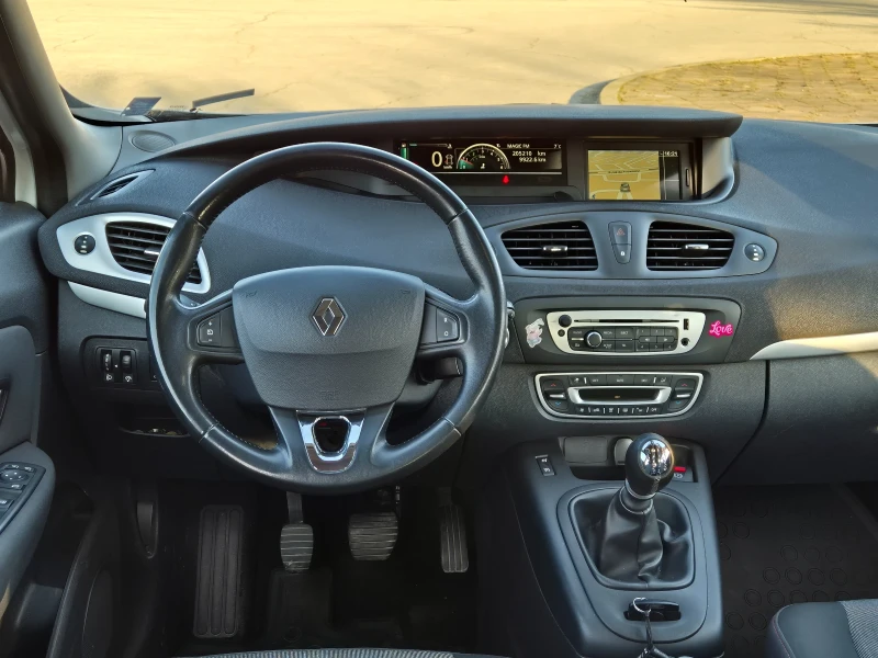 Renault Grand scenic 1.5dCi 5 местен, снимка 10 - Автомобили и джипове - 49286895