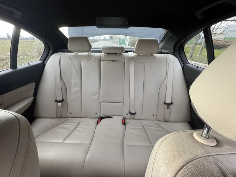 BMW 320 M-Performance/Full екстри/Лизинг, снимка 13 - Автомобили и джипове - 49906726