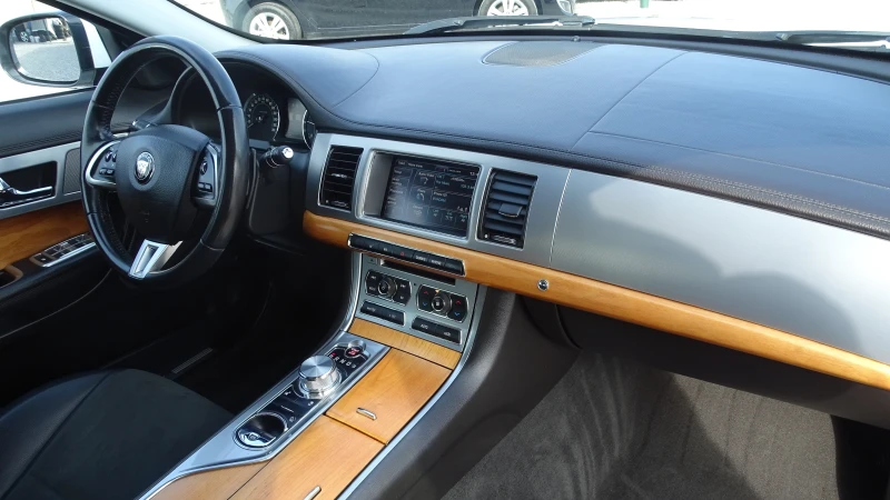 Jaguar Xf 2.2D* 8ZF* TOP, снимка 8 - Автомобили и джипове - 51543959