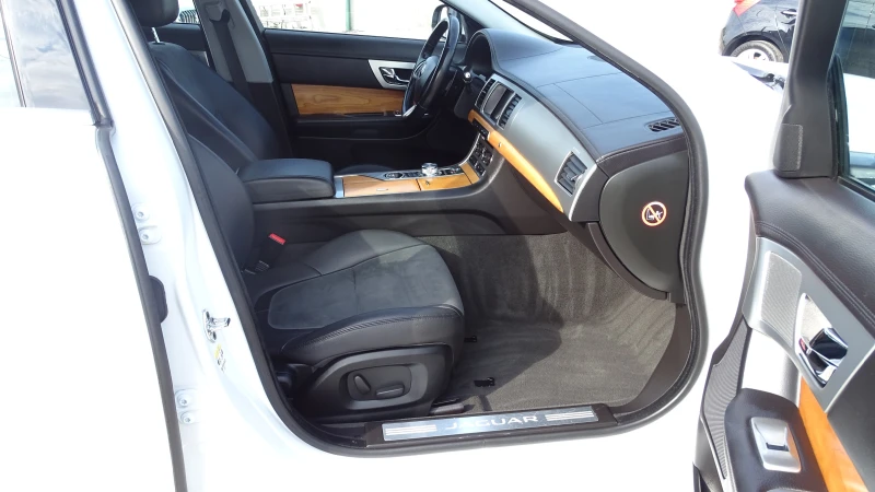 Jaguar Xf 2.2D* 8ZF* TOP, снимка 7 - Автомобили и джипове - 51543959