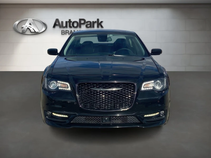 Chrysler 300c Touring L CARFAX АВТО КРЕДИТ , снимка 2 - Автомобили и джипове - 53256389