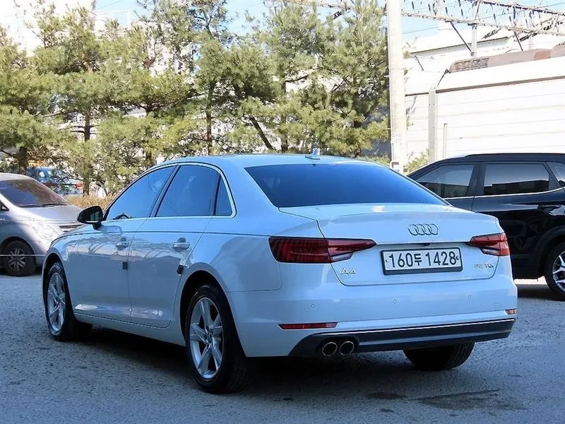 Audi A4 2.0 TDI Premium, снимка 3 - Автомобили и джипове - 53681438