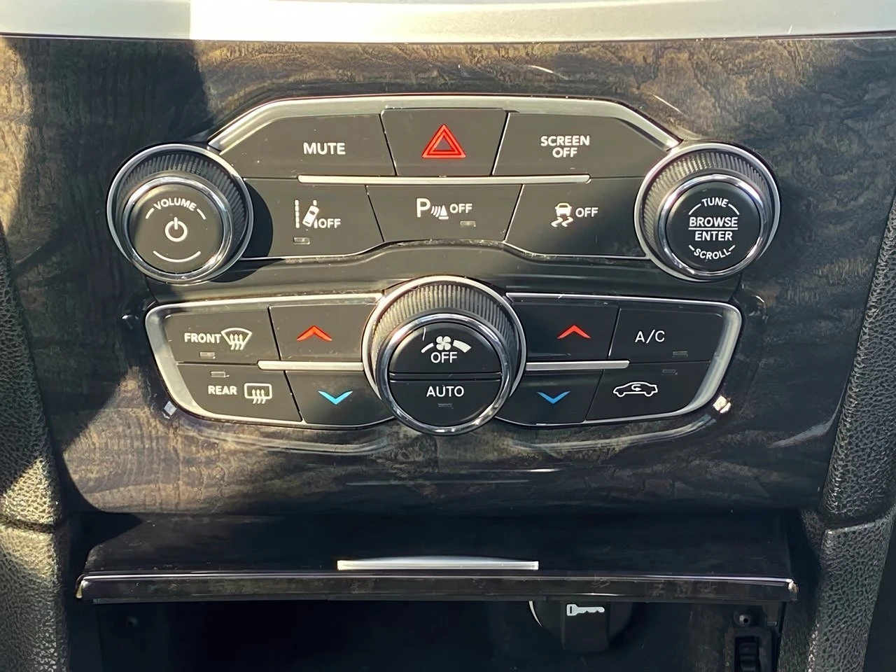 Chrysler 300c Touring L CARFAX АВТО КРЕДИТ  - изображение 10