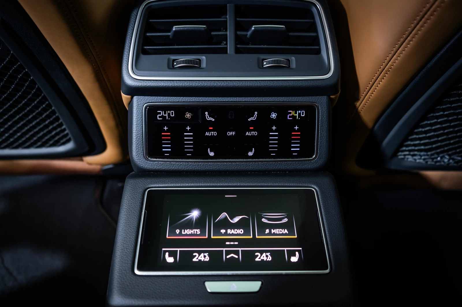 Audi Rs6 Quattro Carbon* B&O* Pano* Ceramic, снимка 15 - Автомобили и джипове - 54066964