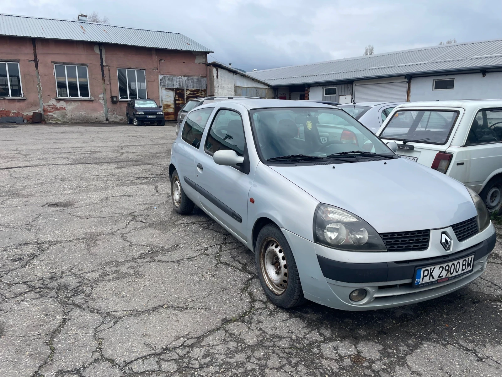 Renault Clio 1.4 16v автоматик, снимка 2 - Автомобили и джипове - 54195254